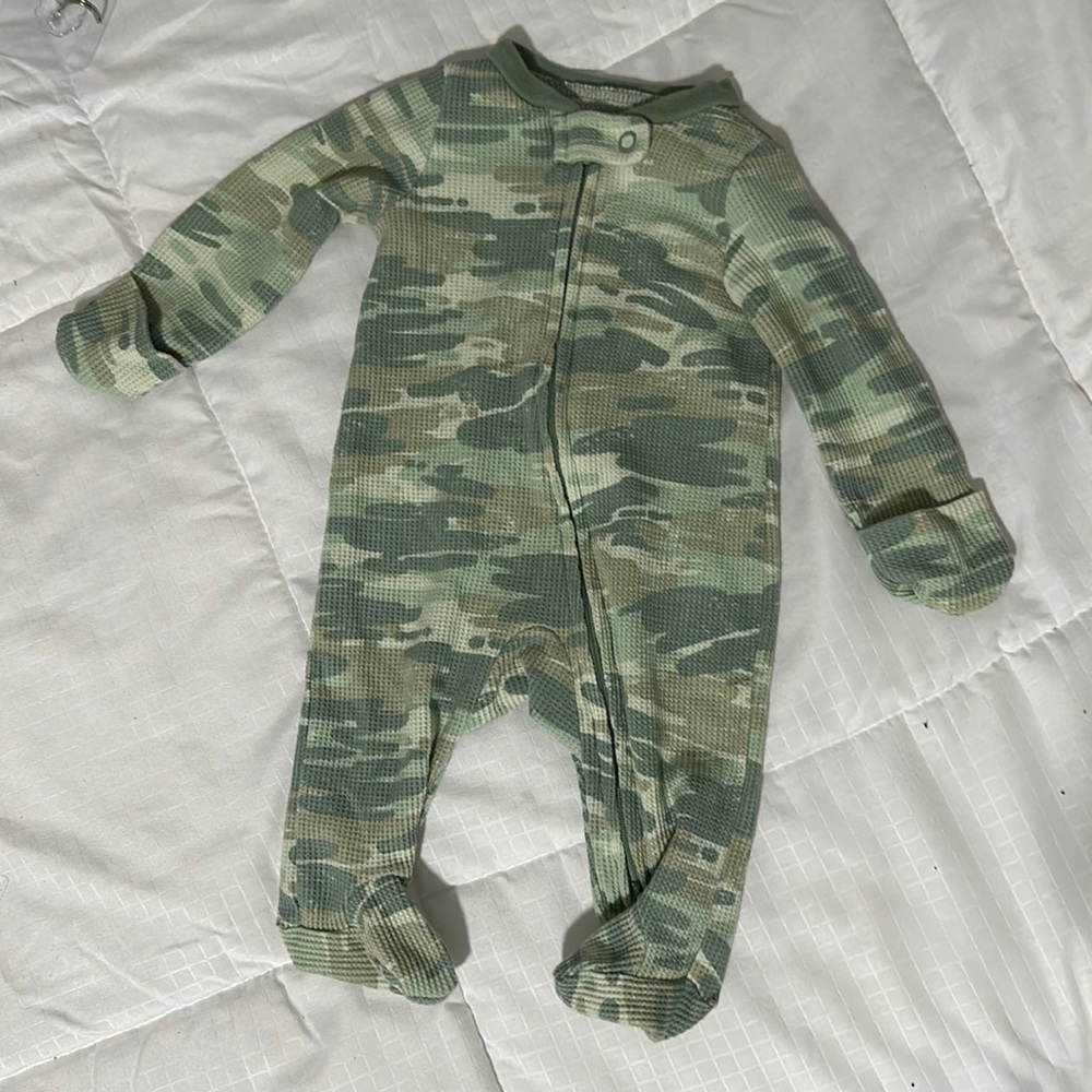 Carter’s, Camo onesie, size newborn